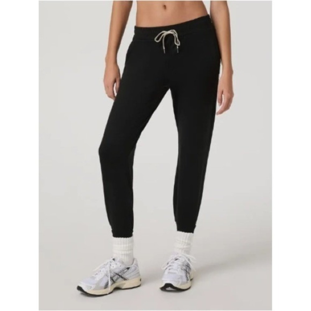 Vuori Black DreamKnit Performance Tapered Jogger Sweatpants XS Clean Girl Model